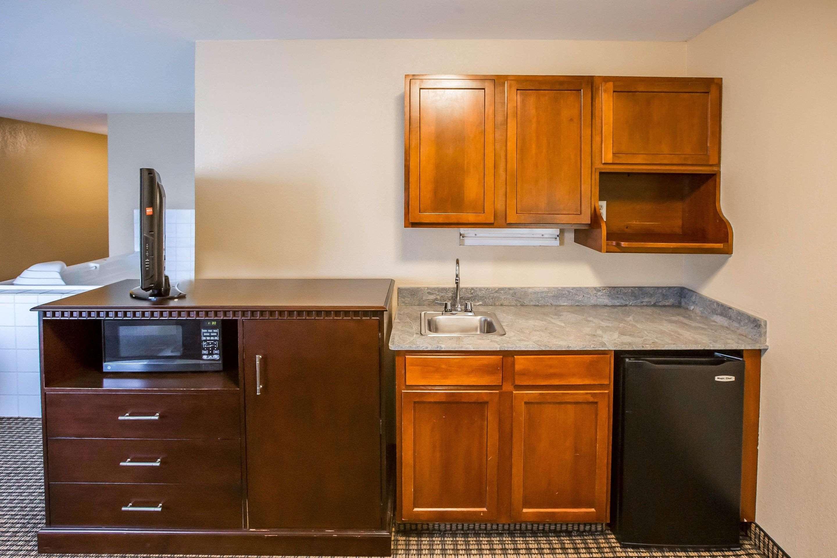 Econo Lodge Inn & Suites Monroe Eksteriør billede