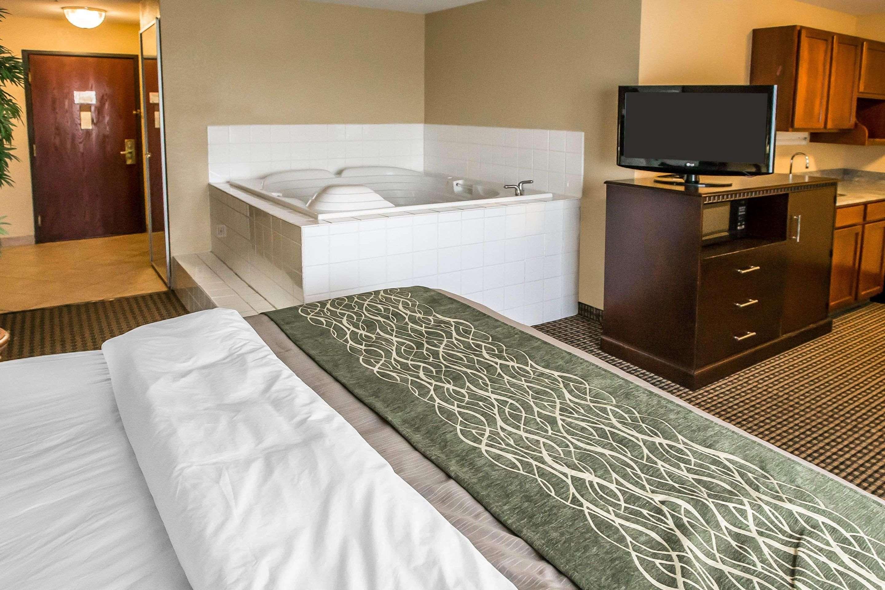 Econo Lodge Inn & Suites Monroe Eksteriør billede