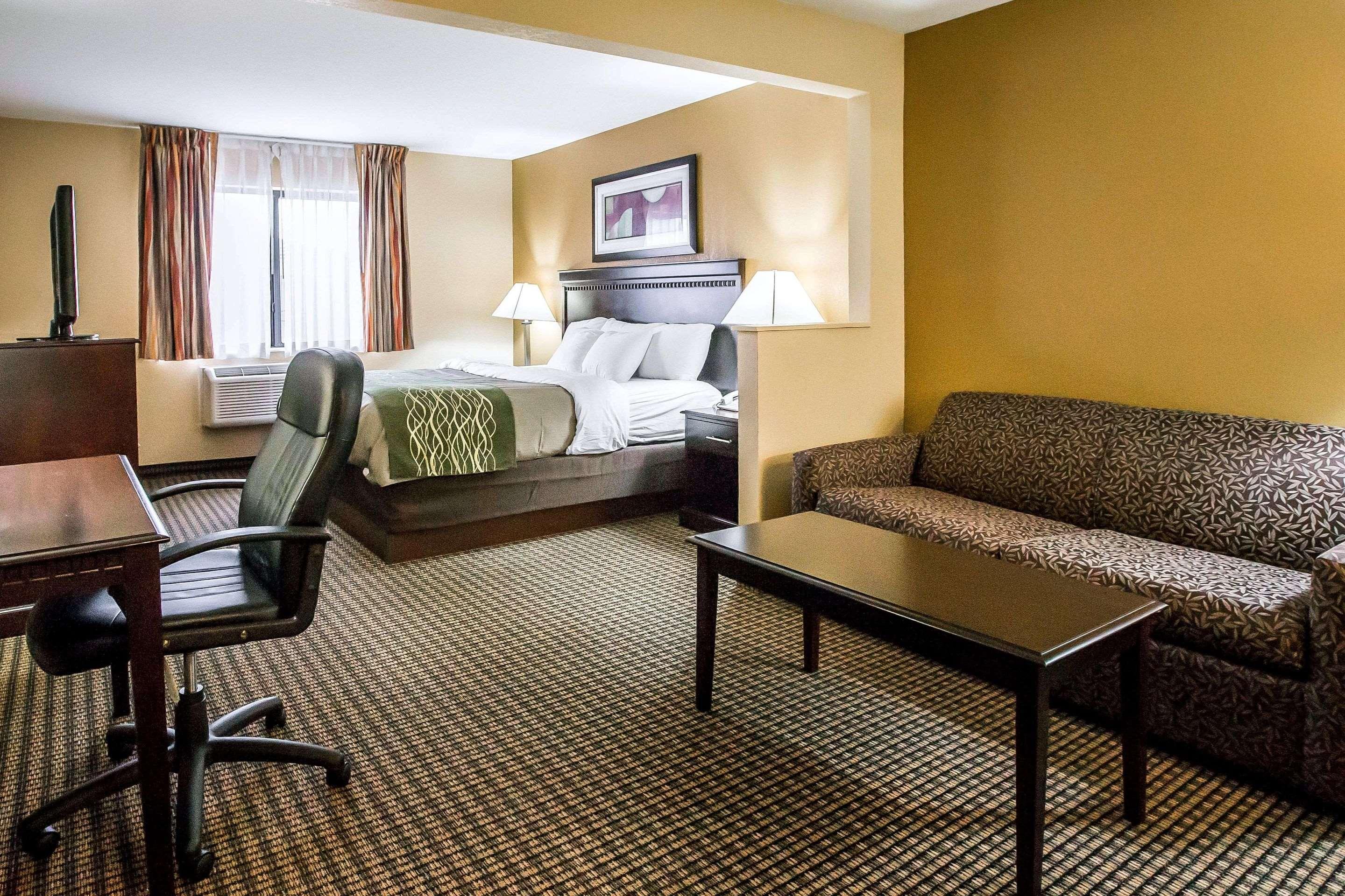 Econo Lodge Inn & Suites Monroe Eksteriør billede