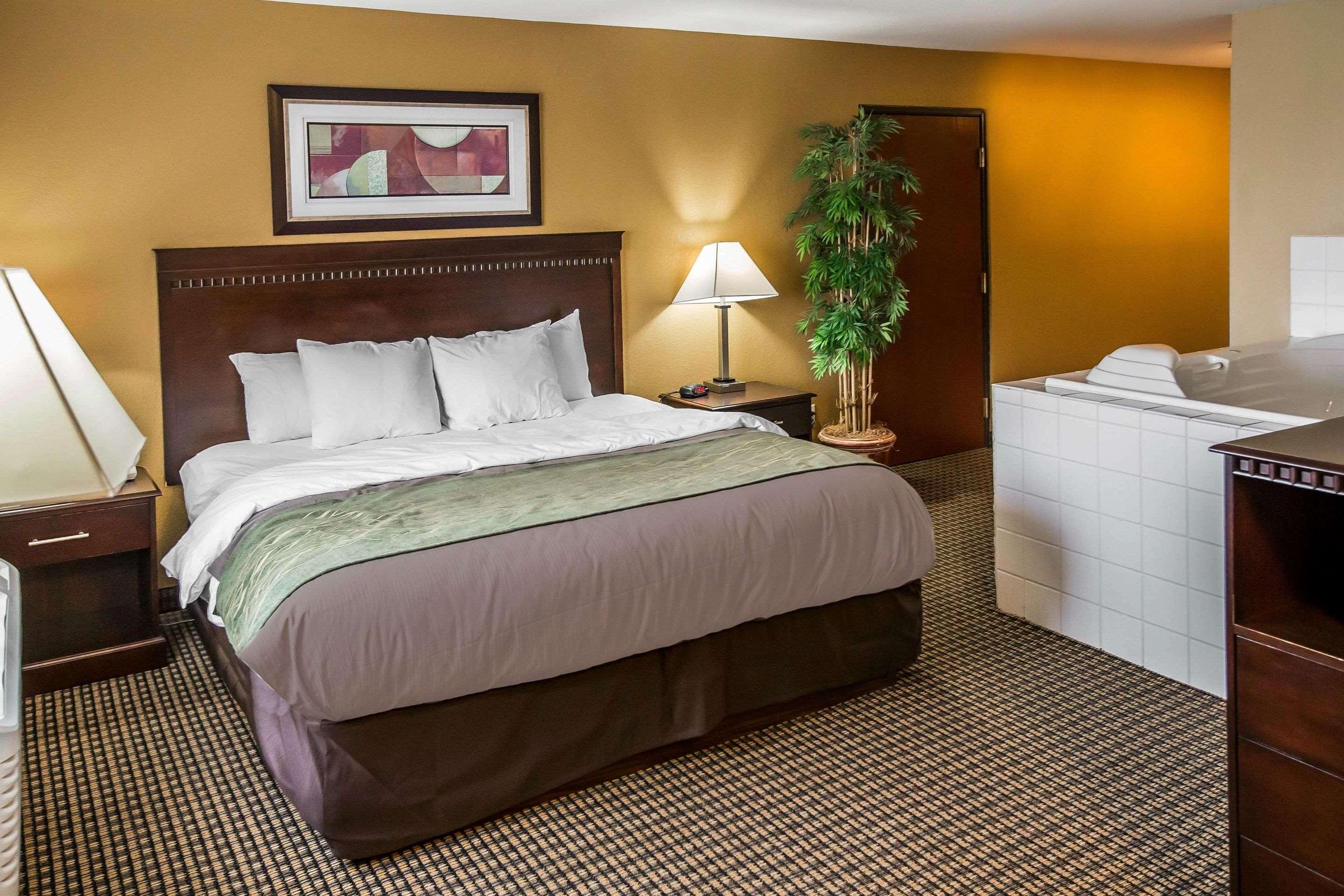 Econo Lodge Inn & Suites Monroe Eksteriør billede