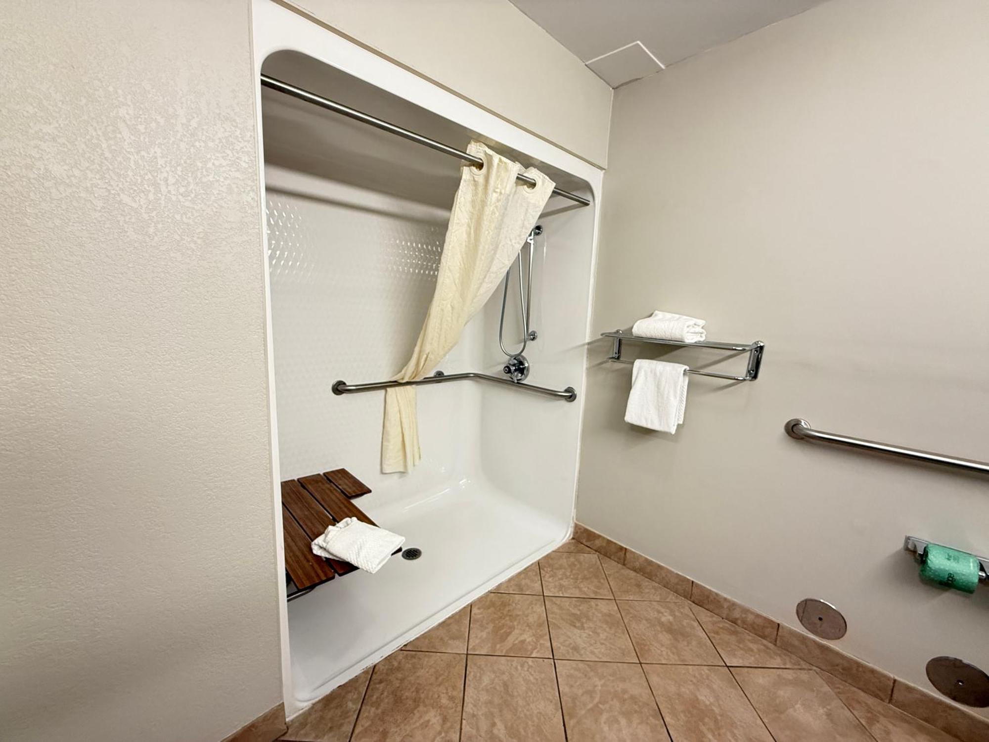 Econo Lodge Inn & Suites Monroe Eksteriør billede