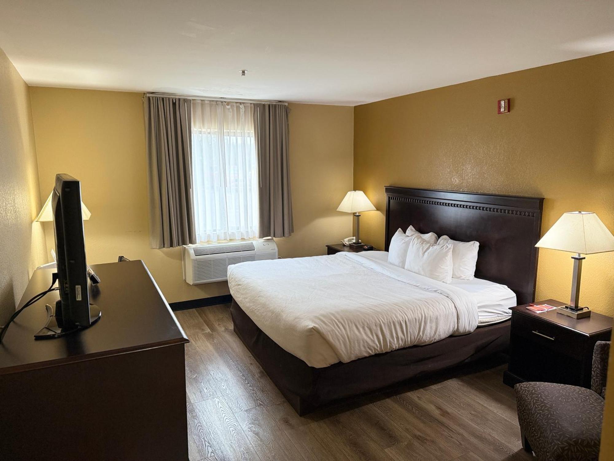 Econo Lodge Inn & Suites Monroe Eksteriør billede