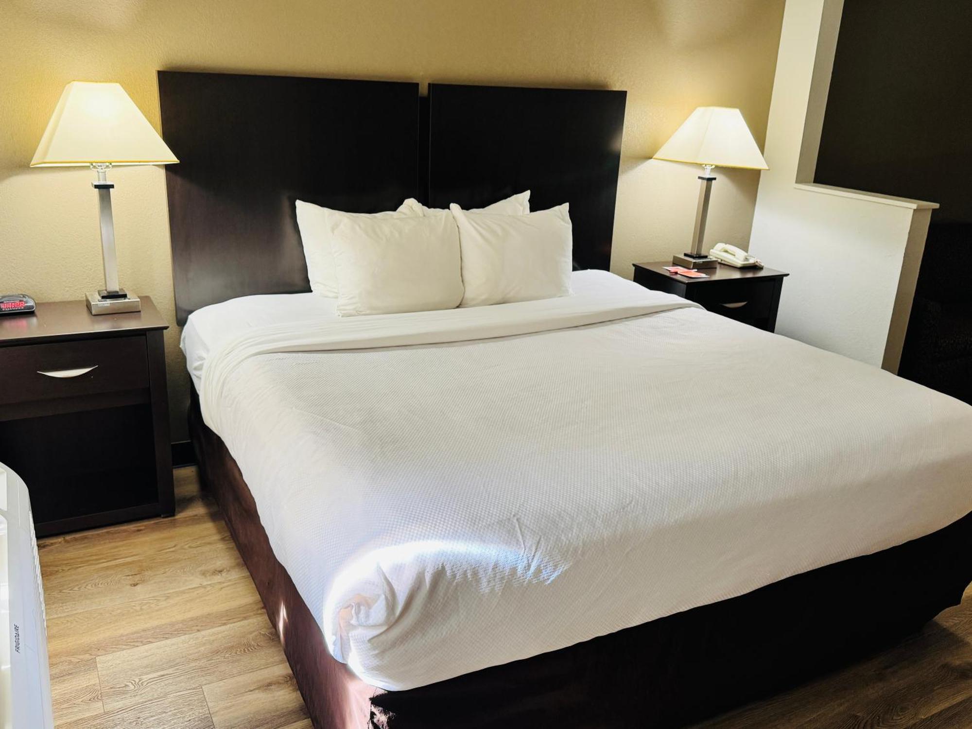 Econo Lodge Inn & Suites Monroe Eksteriør billede