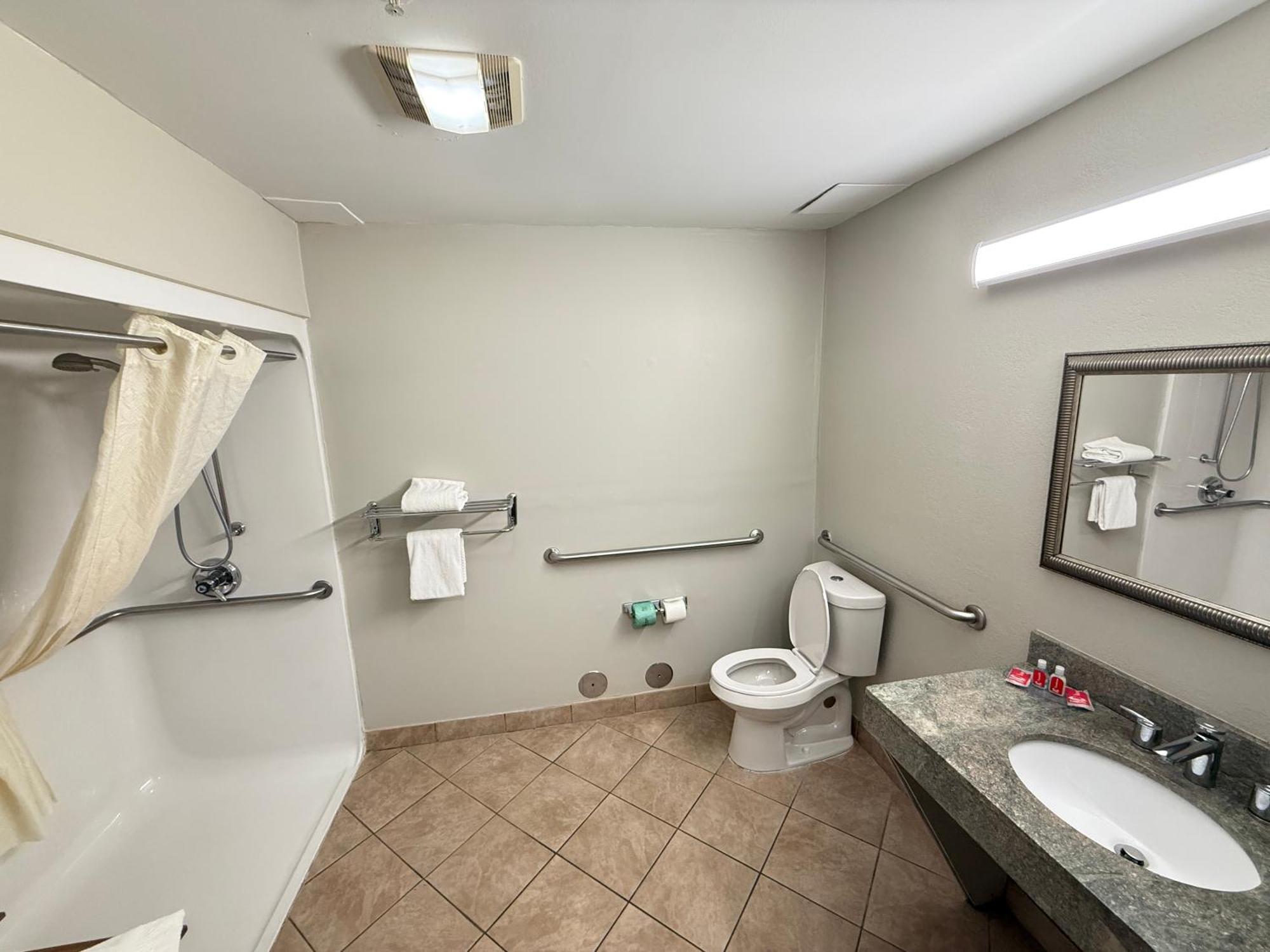 Econo Lodge Inn & Suites Monroe Eksteriør billede